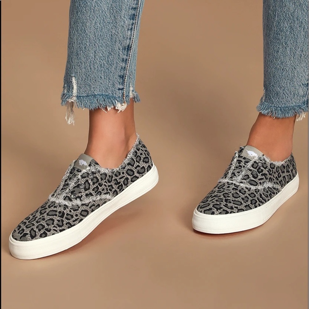 Women’s size 7 rocket dog leopard print shoes